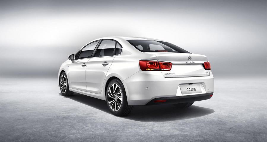  Citroen C4 Sedan 2015 года  (фото 2 из 20)